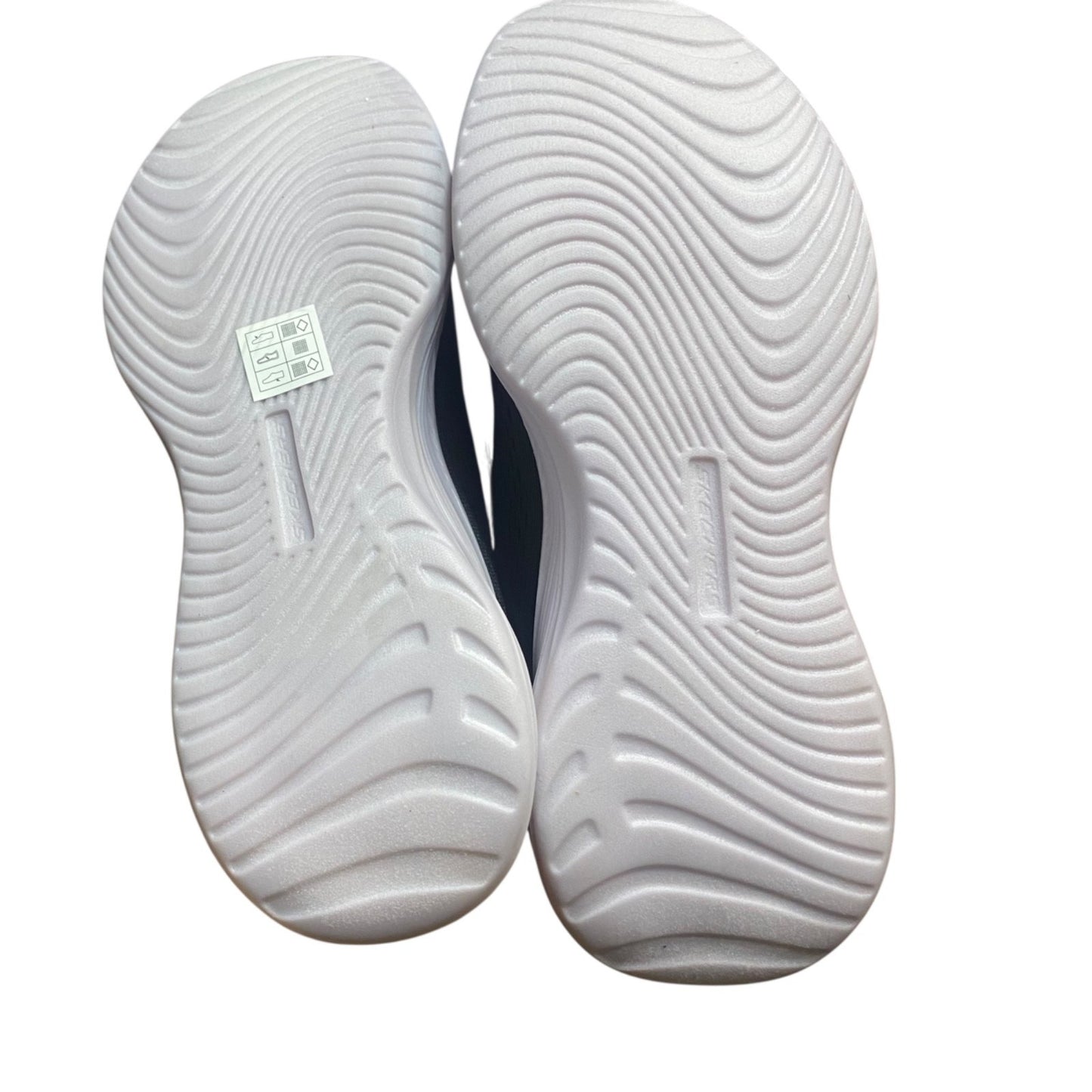 SKECHERS Mens 9.5 Verse Athletic Shoes SWIFT FIT Hands Free Slip on Sneakers NEW