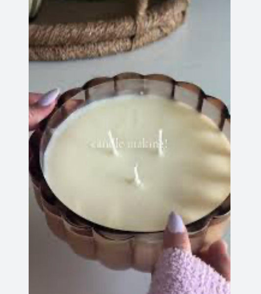Scalloped Glass Candle Heart Hand With Magnolia - Bellso