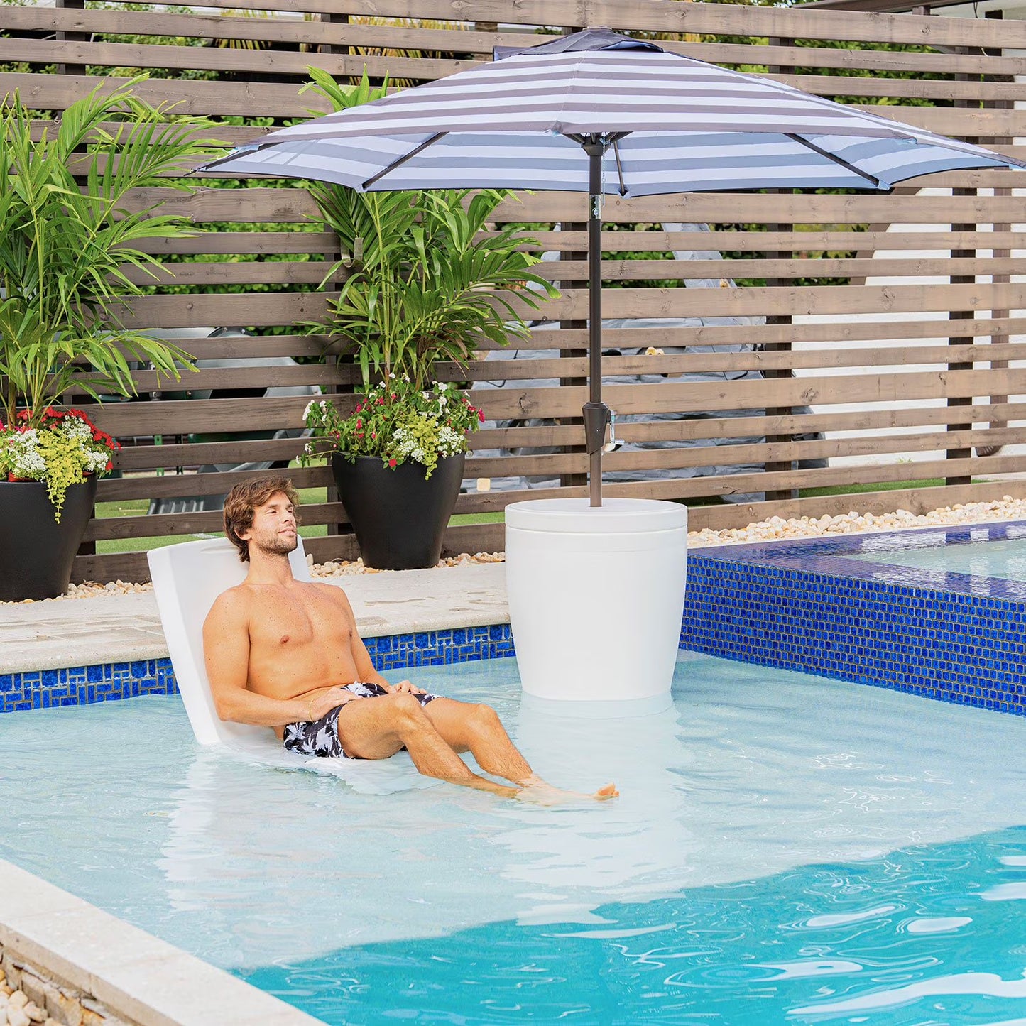 Step2 Vero In-Pool And Patio Outdoor Plastic Beach Chair White