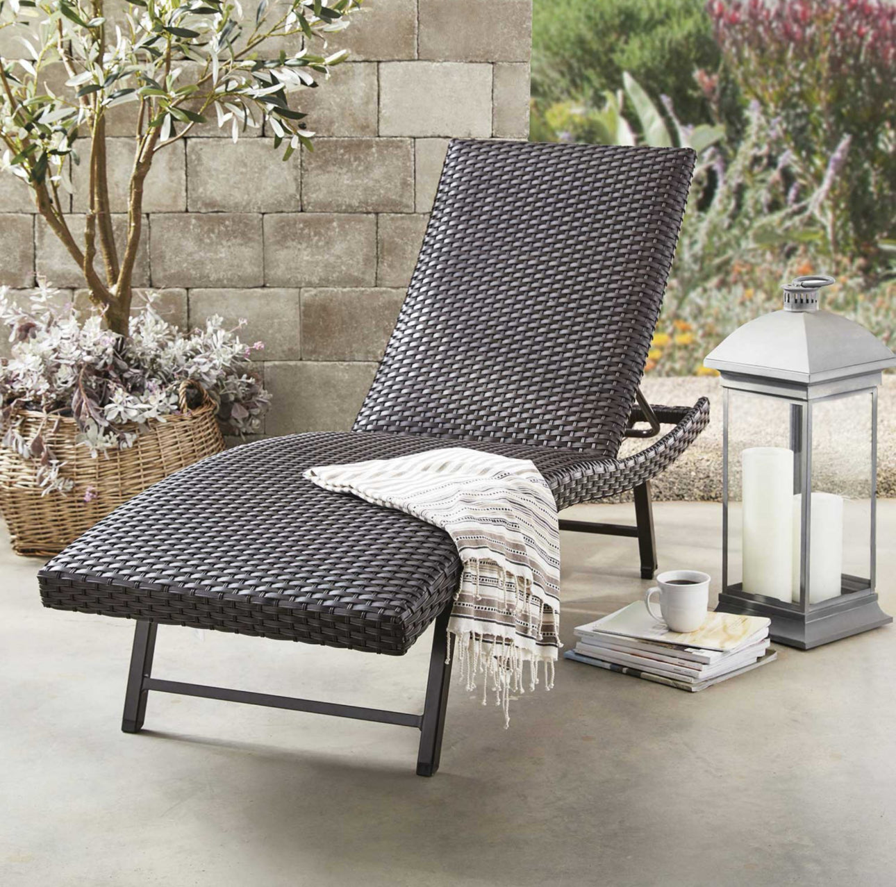 Padded Wicker Chaise Lounger Single - Bellso